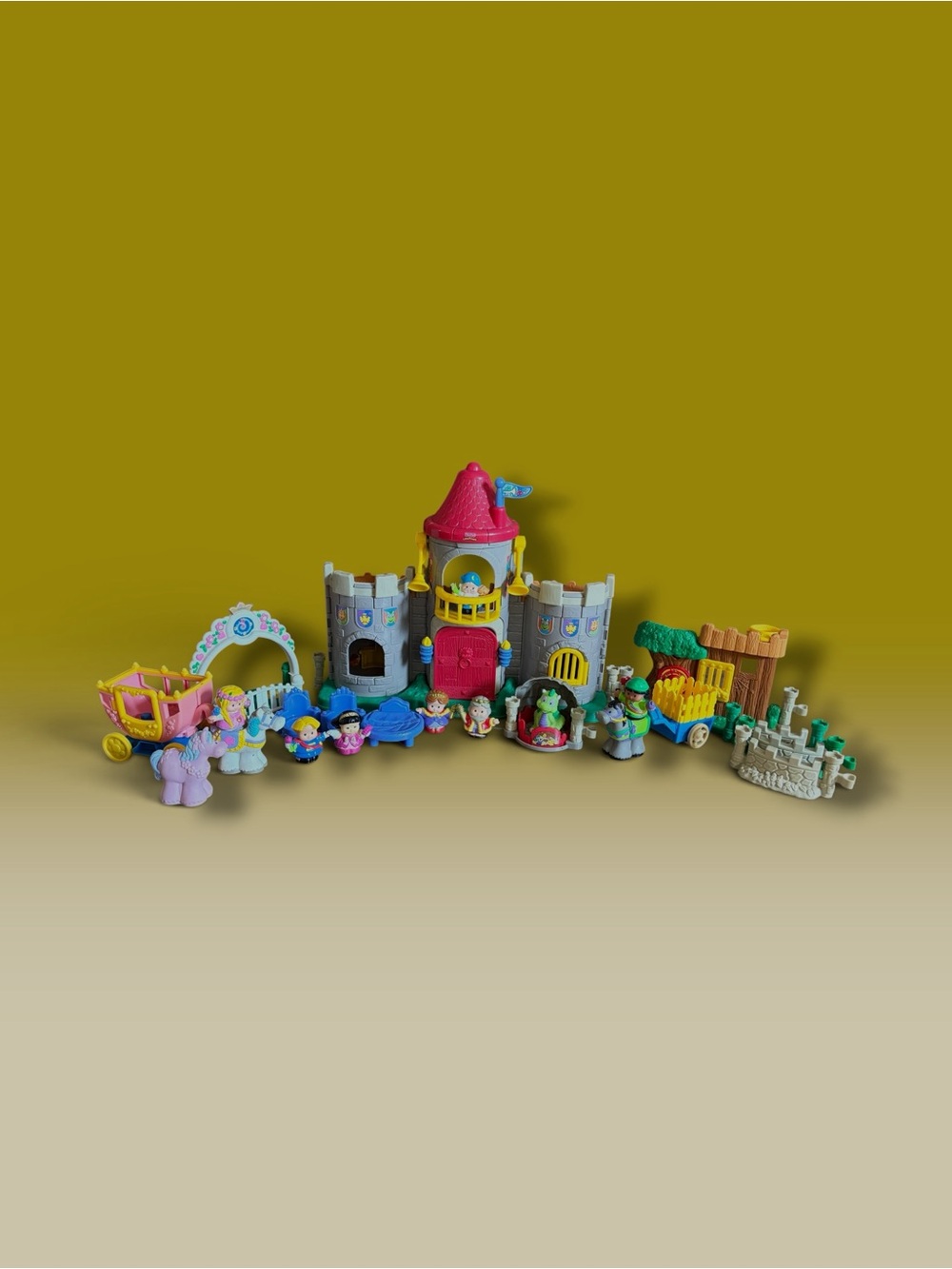 2003 Fisher Price Little People Castle + Accessories